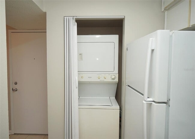 Building Photo - 603 S Melville Ave