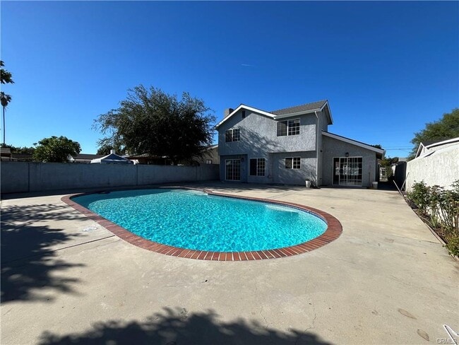 Primary Photo - 7522 Balcom Ave