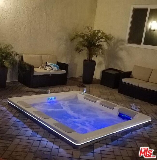 Building Photo - 2721 2nd St