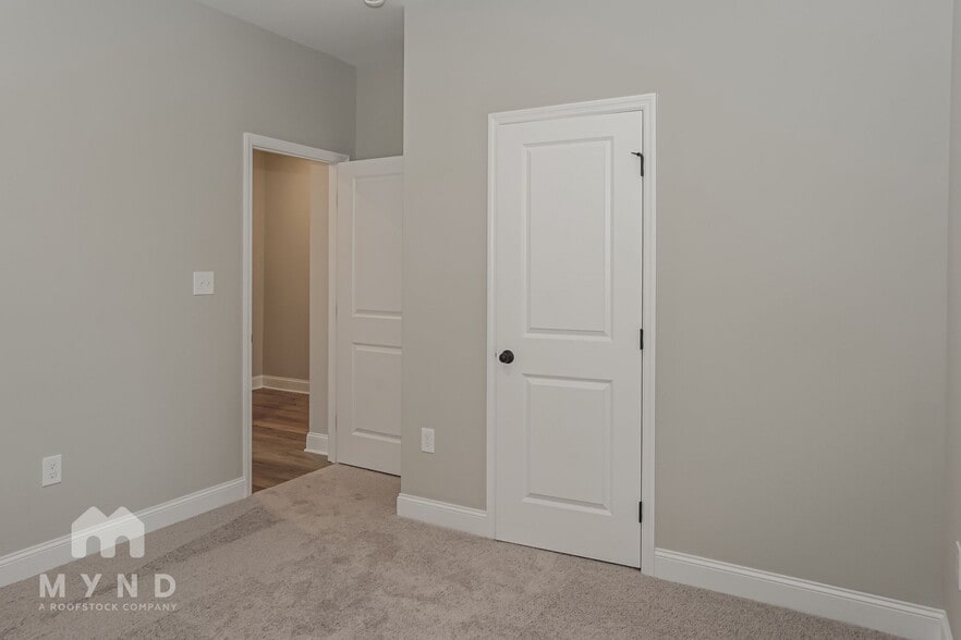 Building Photo - 235 Irish Hl Dr