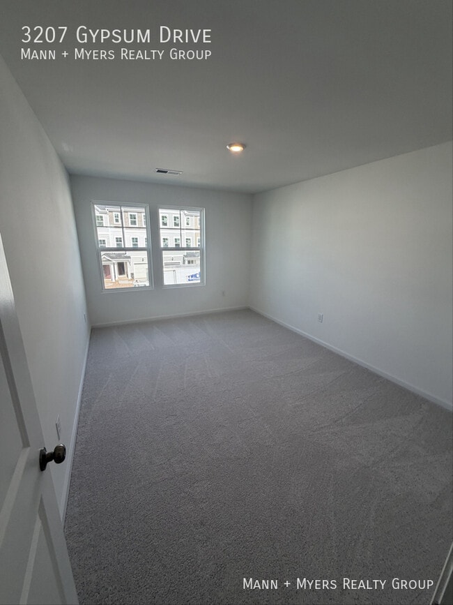 Building Photo - 3207 Gypsum Dr