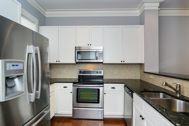 Building Photo - Biltmore Park Townhouse