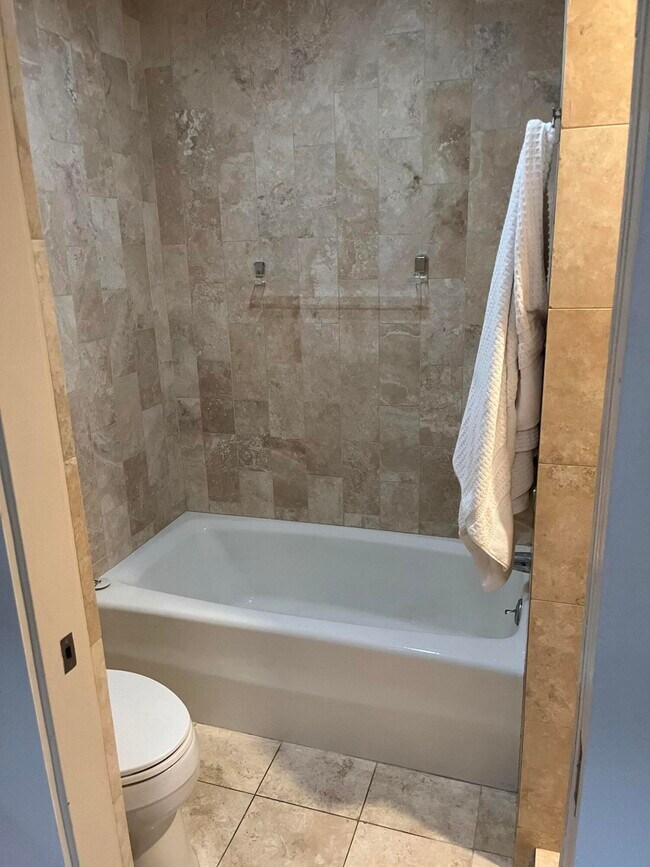 Building Photo - 555 W Baristo Rd