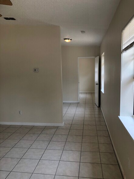 Building Photo - 9245 A Overlook Dr.