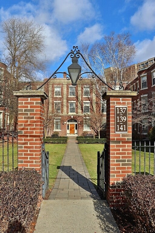 Building Photo - 141 Beaconsfield Rd