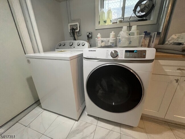 Building Photo - 33 Claremont Ave