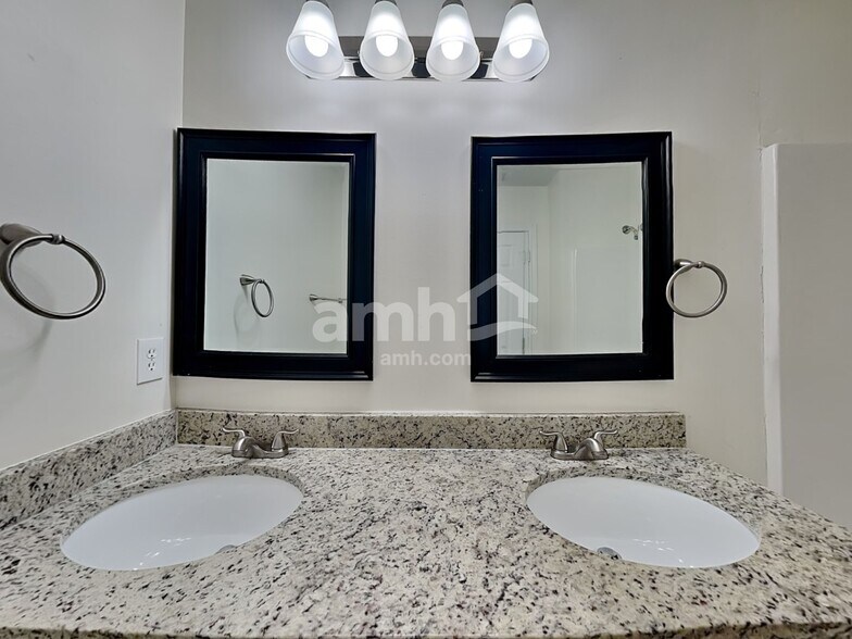 Building Photo - 1124 Emma May Point