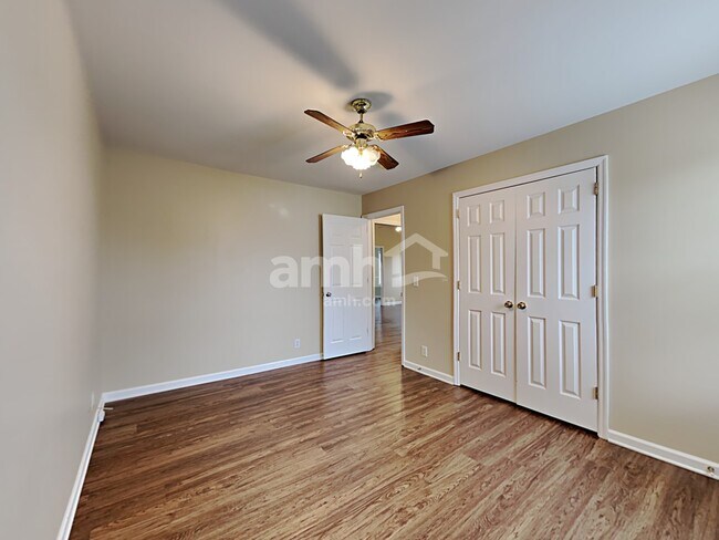 Building Photo - 3021 Iroquois Dr