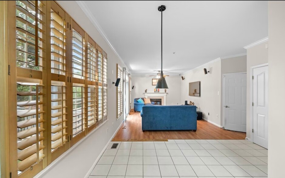 Building Photo - 5714 Silk Tree Dr