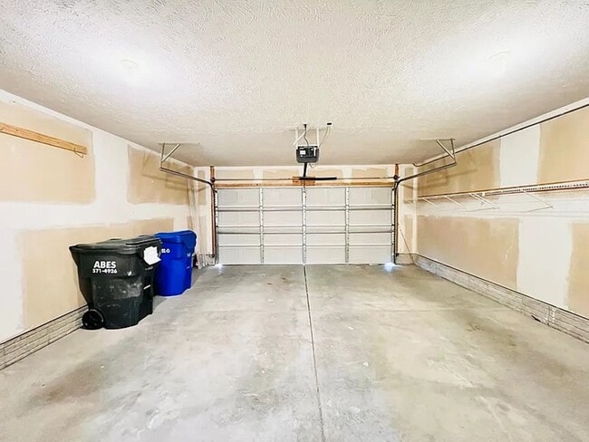Building Photo - 1806 N 177th St