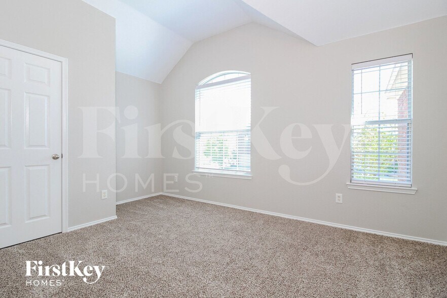 Building Photo - 9921 Shelburne Rd