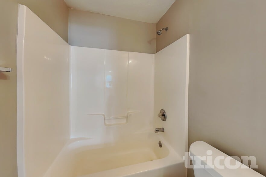 Building Photo - 517 Cathedral Dr