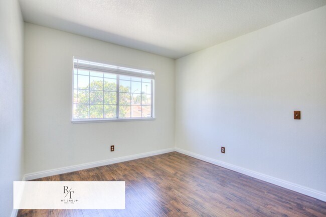Building Photo - Beautiful 3 Bed / 2.5 Bath Home in the Corona-Norco Unified School District