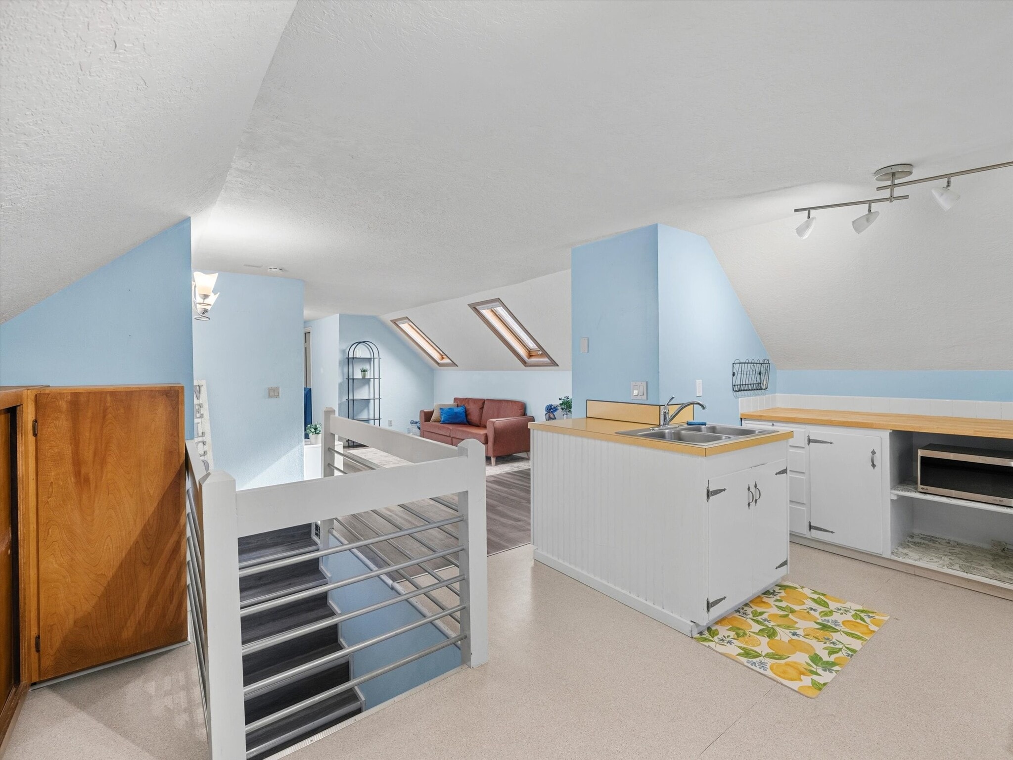 Building Photo - 9835 SW 80th Ave