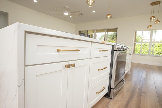 Building Photo - 10881 La Salinas Cir