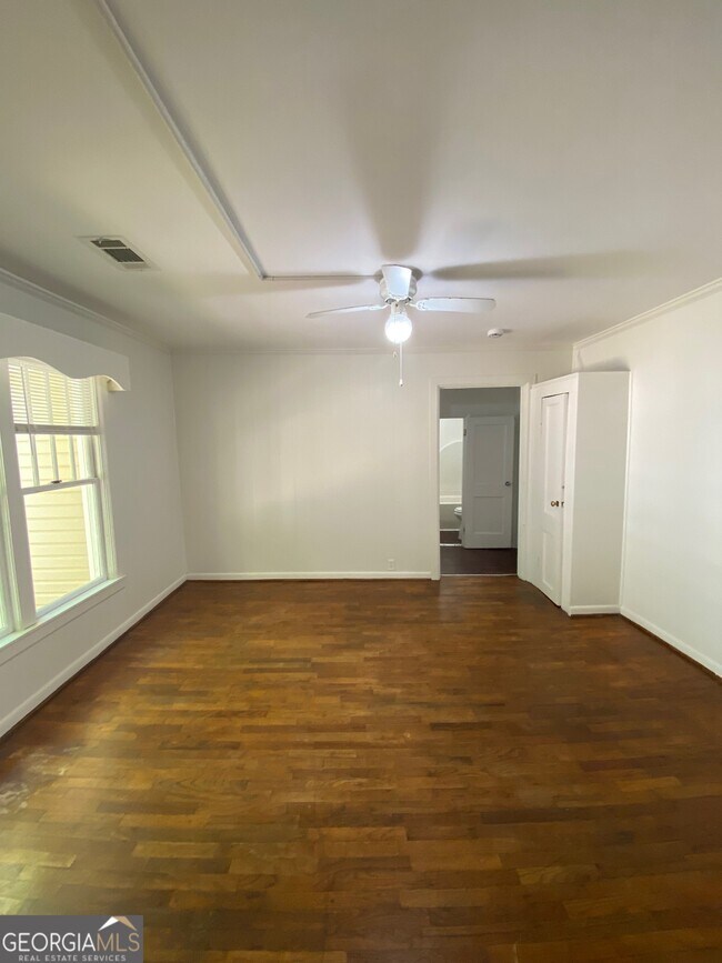 Building Photo - 122 Mandeville Ave