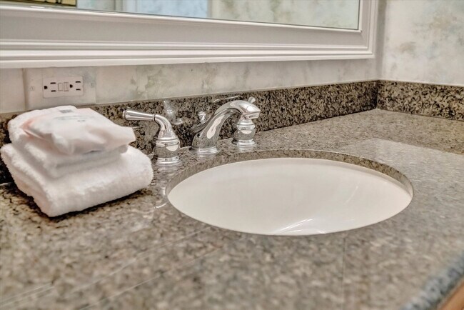 Building Photo - 6406 Gulf Dr