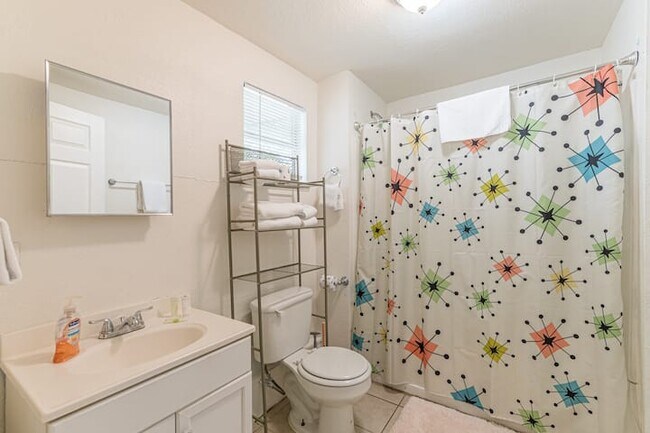 Bathroom - 118 Glorietta