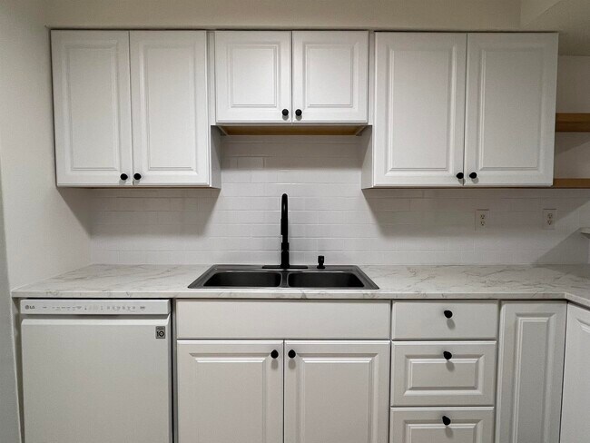 Building Photo - 127 Rio Del Mar St