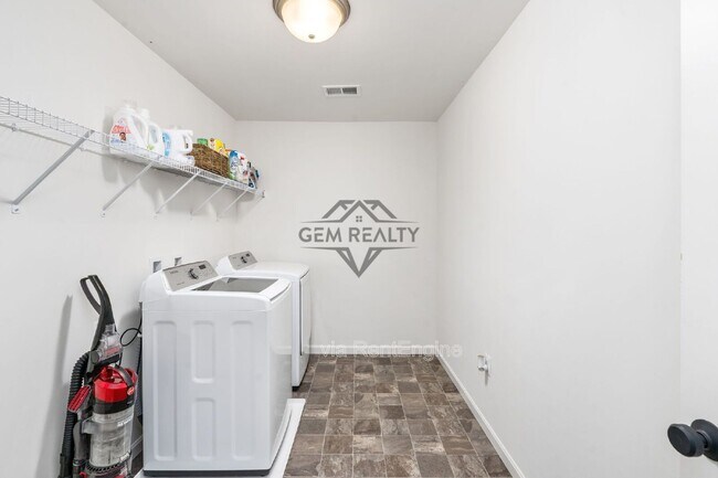 Building Photo - 7812 Bexley Ln