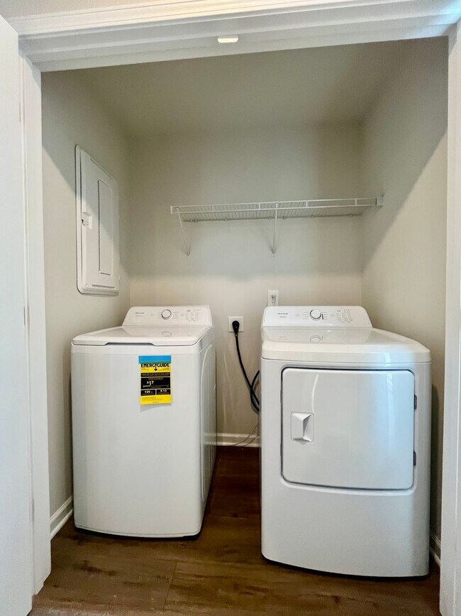 Building Photo - Brand New, 3 BR, 2.5 BA Townhome with Garage