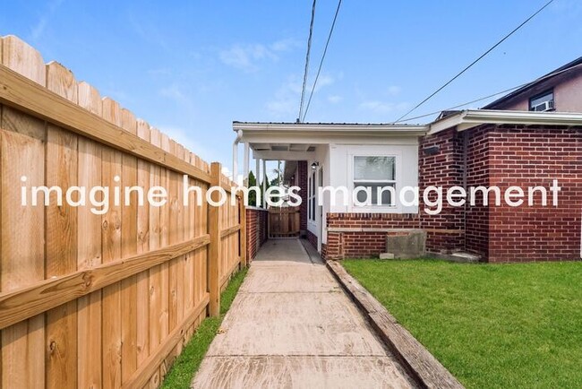 Building Photo - Fully Renovated 4 Bedroom Single Family Ho...