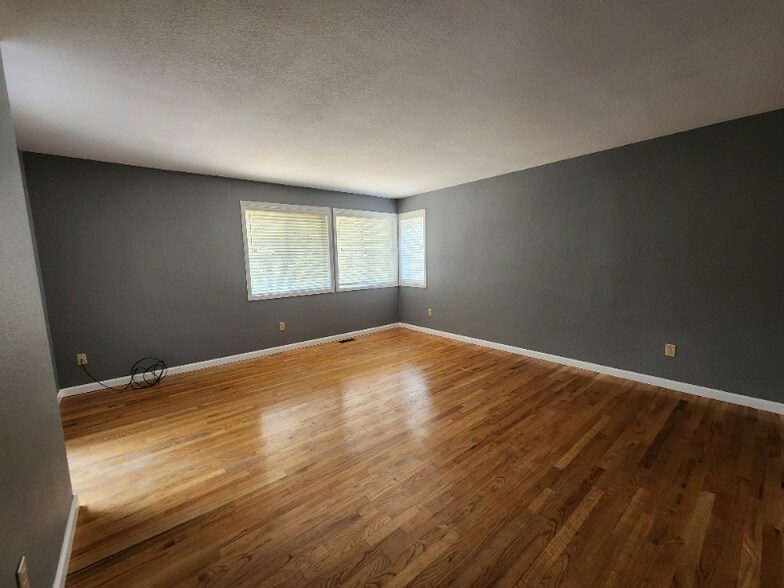 Building Photo - 20673 Marine View Dr SW