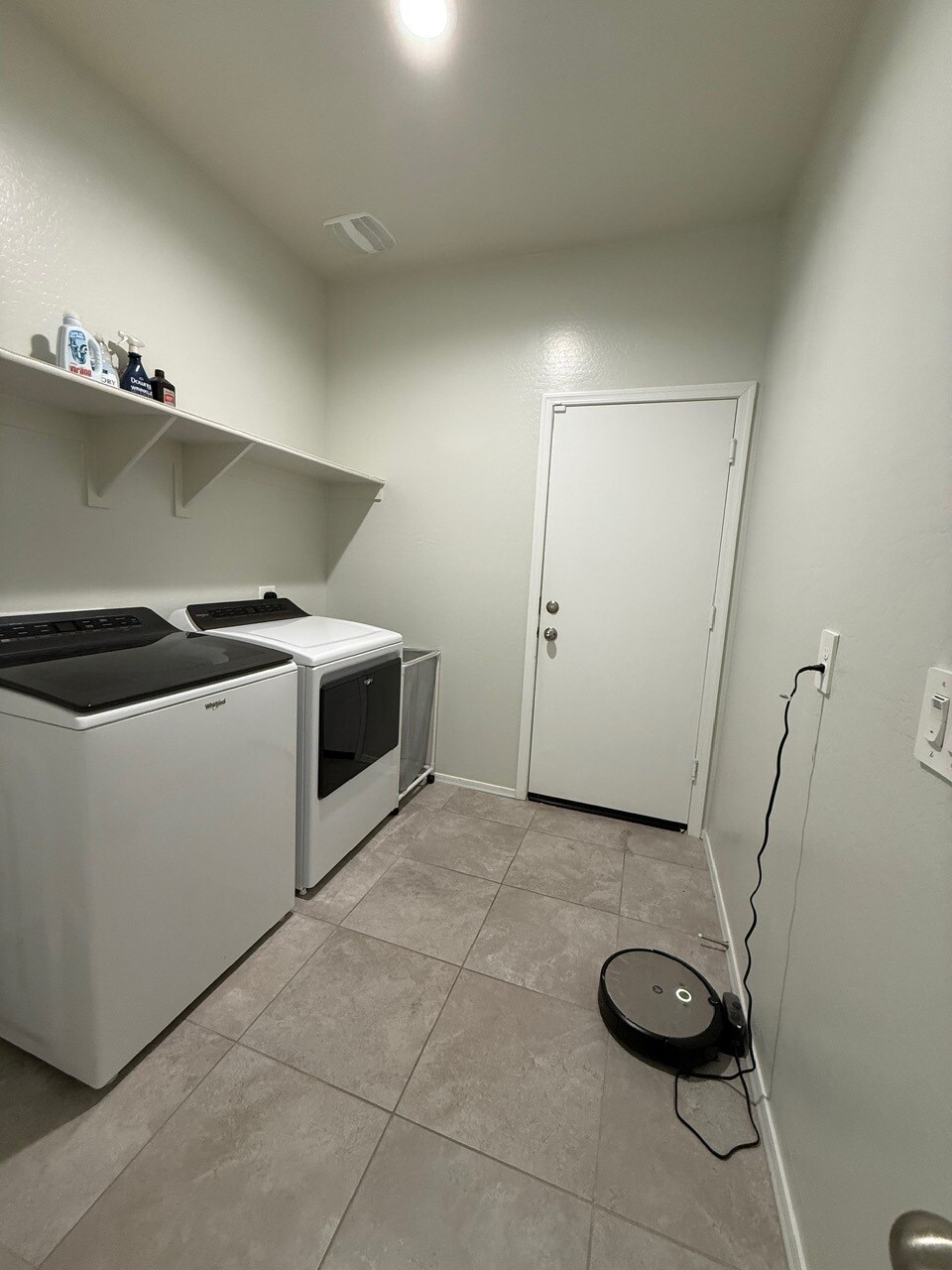 Laundry Room W/Garage Access - 5286 E Gummite Dr