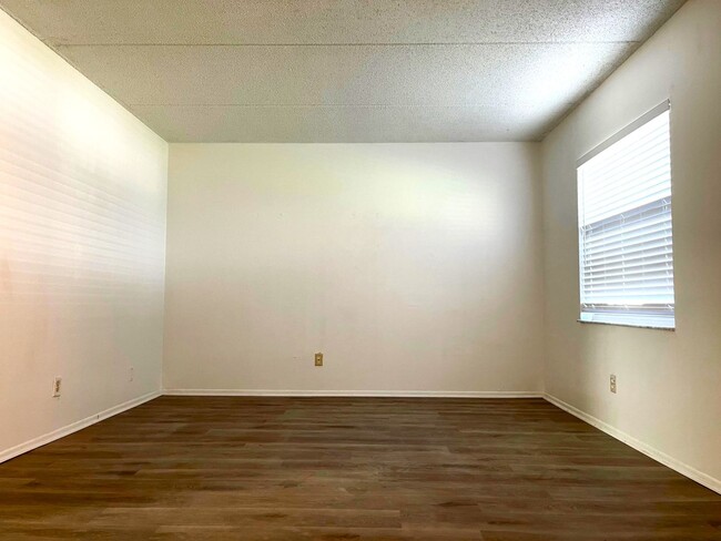 Building Photo - Palm Gardens Community