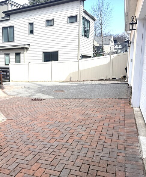 Building Photo - 32 Salisbury Rd