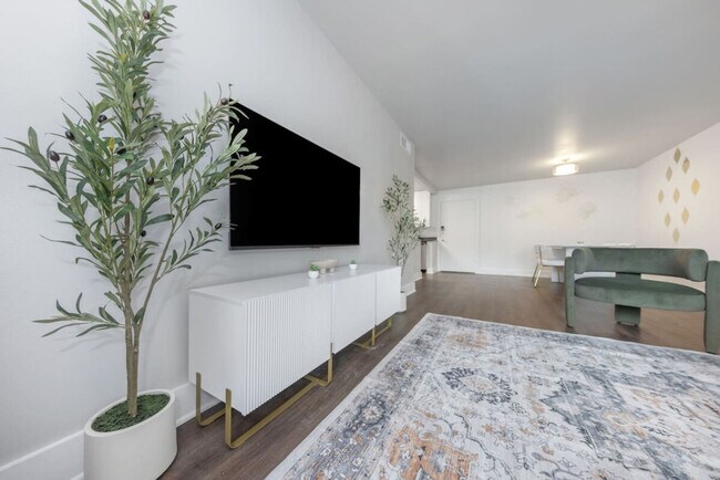 Building Photo - 4301 W Cleveland St