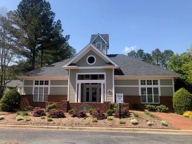 Building Photo - 2-bedroom Mathews Townhome