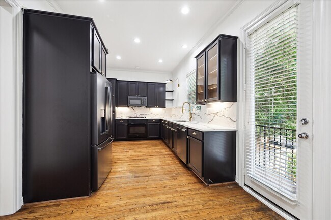 Building Photo - 4013 Blossom St