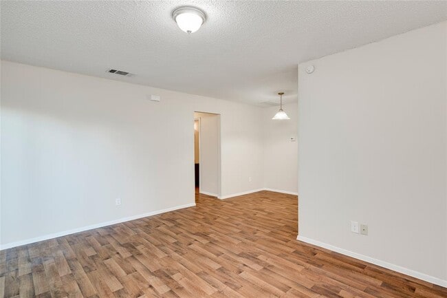 Building Photo - 6900 Branchwood Dr