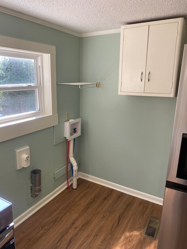 Building Photo - 4004 Luwana Ln