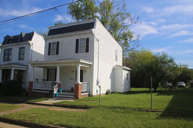 Primary Photo - GREAT HOUSE IN FULTON HILL!