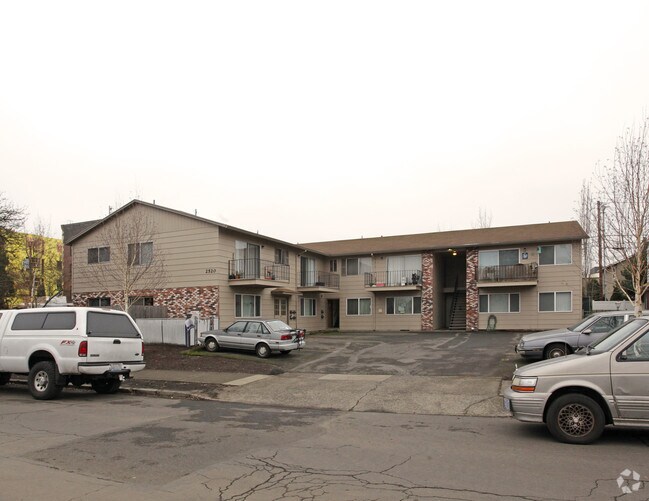 Primary Photo - 2520 NE Couch St