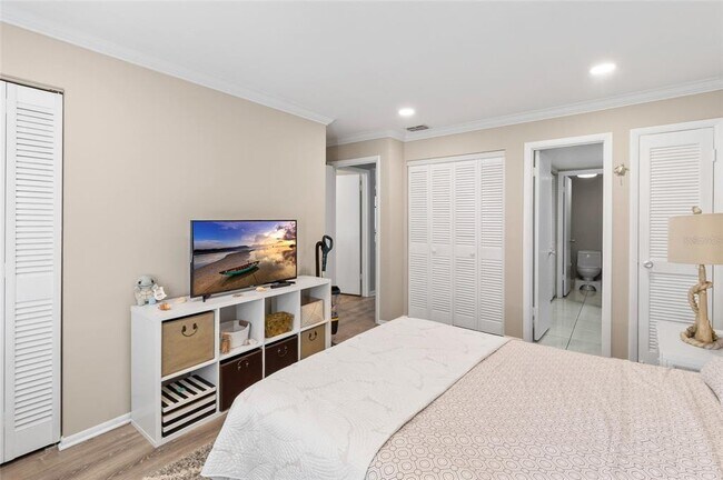 Building Photo - 1579 Greenlea Dr