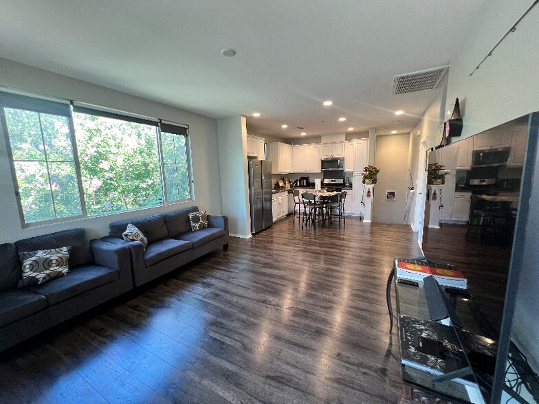 Building Photo - 3230 E Yountville Dr