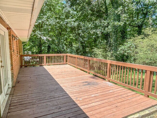 Building Photo - Renovated Brick Ranch w/Basement