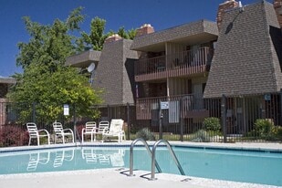 Building Photo - Monaco Parkway Apartments