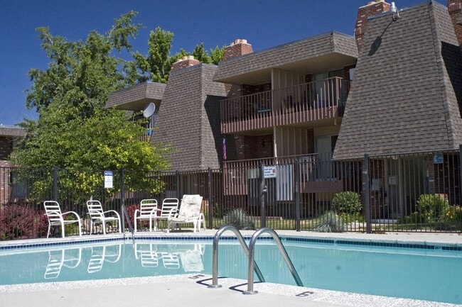Building Photo - Monaco Parkway Apartments
