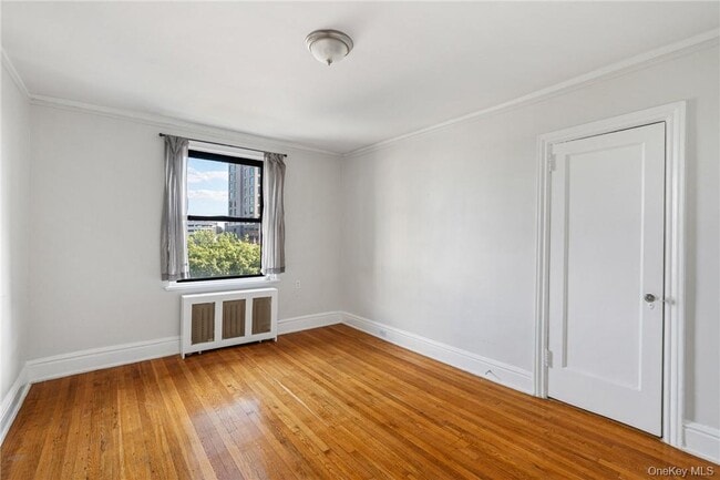 Building Photo - 240 Martine Ave