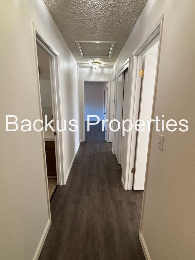 Building Photo - Wonderful Three bedroom Home in Greenfield