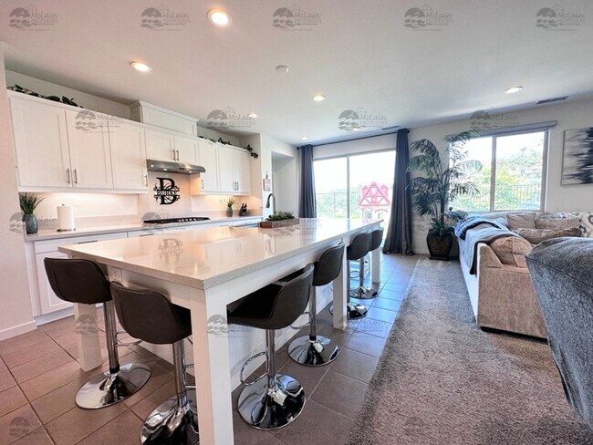 Building Photo - Luxury 5 bedroom, 3 bath home in Bonsall!