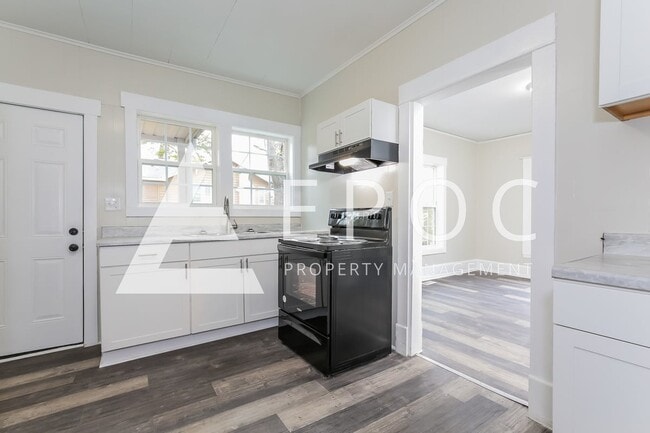 Building Photo - 638 Wesley Dr