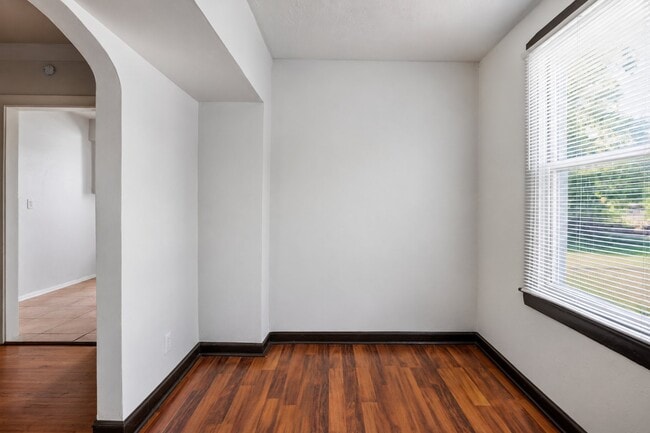 Building Photo - 1528 E 74th Pl