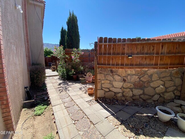 Building Photo - 252 Shadow Mountain Dr