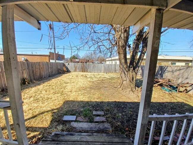 Building Photo - Cute 2 bedroom, 1 bathroom home on Southeast side
