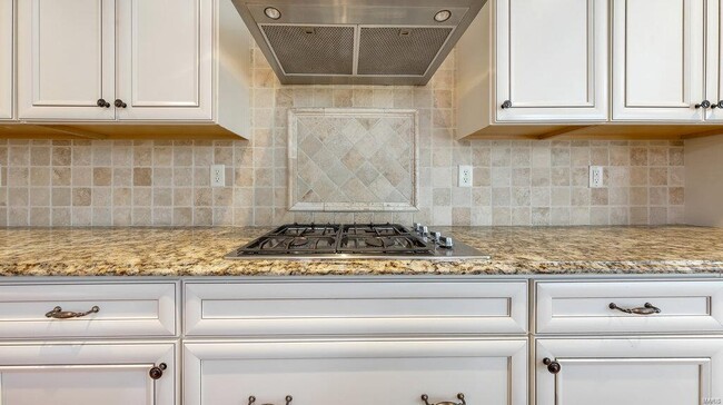Building Photo - 303 Gateview Dr